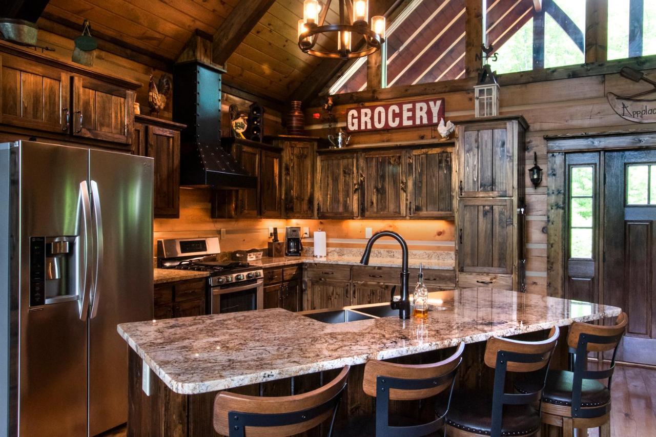 Отель Cherokee Mountain Cabins Llc Topton Экстерьер фото